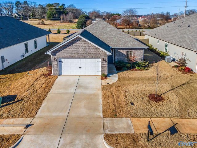 12414 Whitcomb Circle, Athens, AL 35613