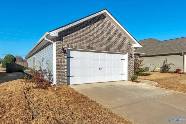 12414 Whitcomb Circle, Athens, AL 35613