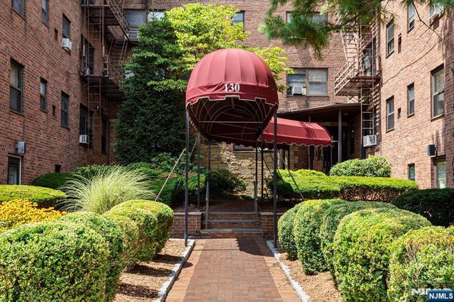 130 Orient Way 4H, Rutherford, NJ 07070