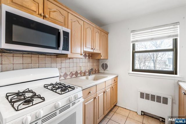 130 Orient Way 4H, Rutherford, NJ 07070