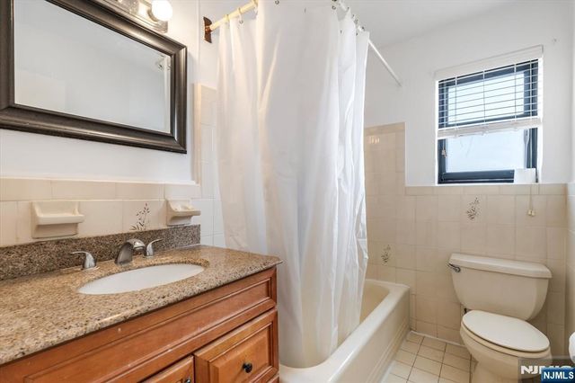 130 Orient Way 4H, Rutherford, NJ 07070