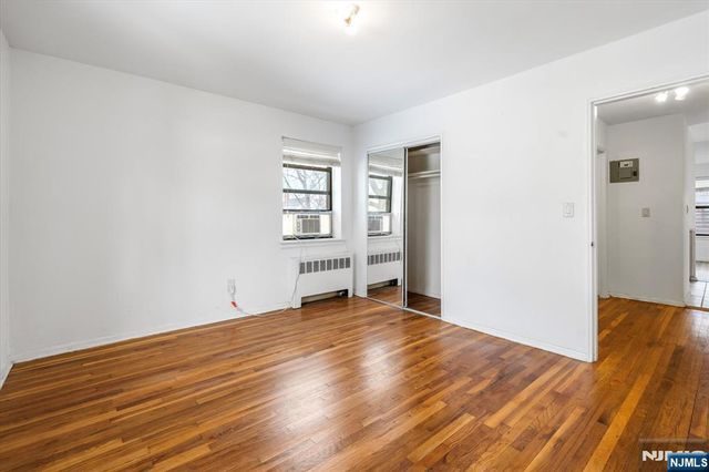 130 Orient Way 4H, Rutherford, NJ 07070