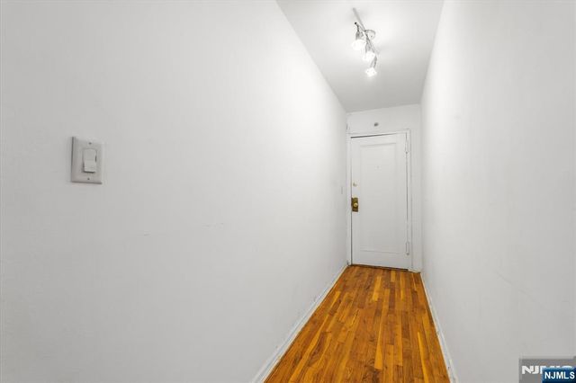 130 Orient Way 4H, Rutherford, NJ 07070