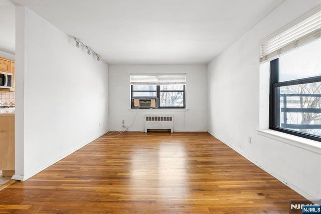 130 Orient Way 4H, Rutherford, NJ 07070