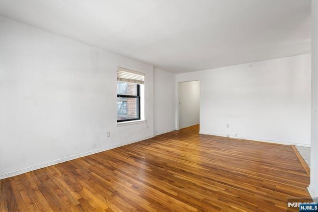 130 Orient Way 4H, Rutherford, NJ 07070