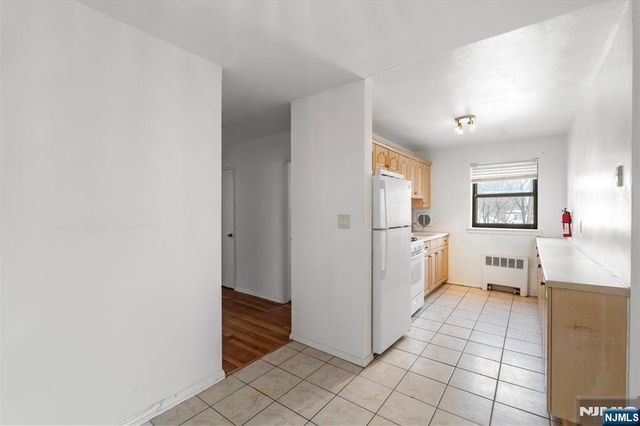 130 Orient Way 4H, Rutherford, NJ 07070