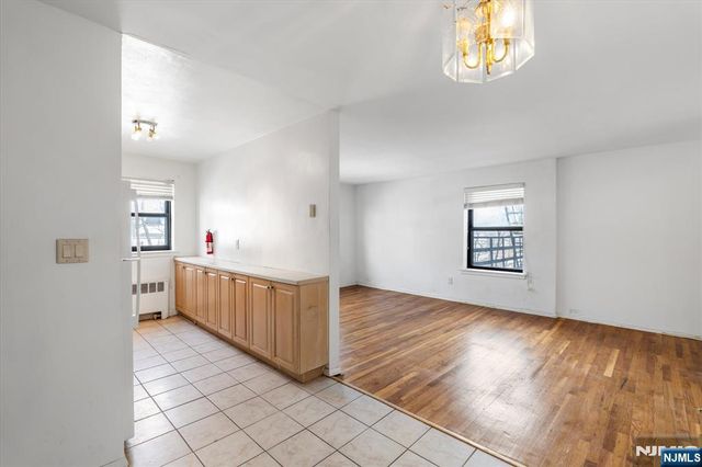 130 Orient Way 4H, Rutherford, NJ 07070