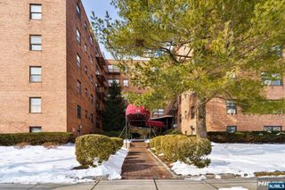 130 Orient Way 4H, Rutherford, NJ 07070