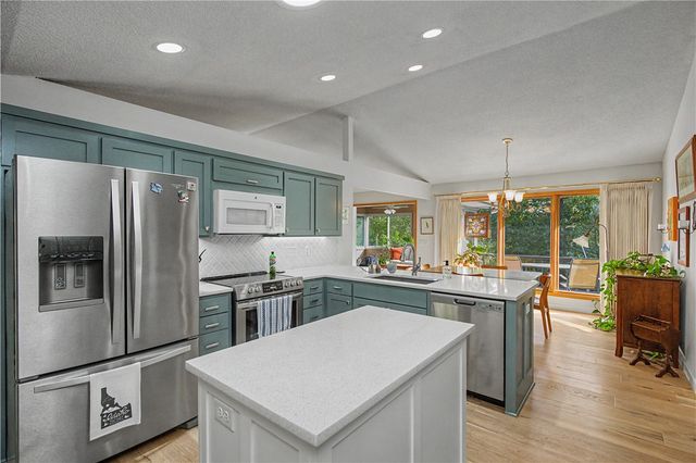 4 Roding Circle, Bella Vista, AR 72715