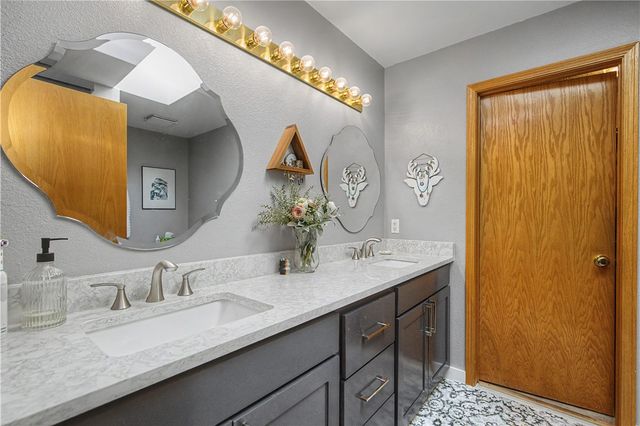 4 Roding Circle, Bella Vista, AR 72715