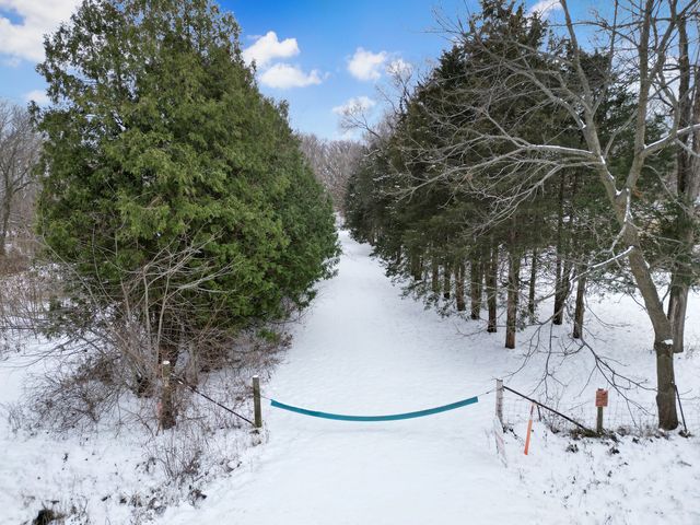 1441 W Fairview Road, Freeport, IL 61032