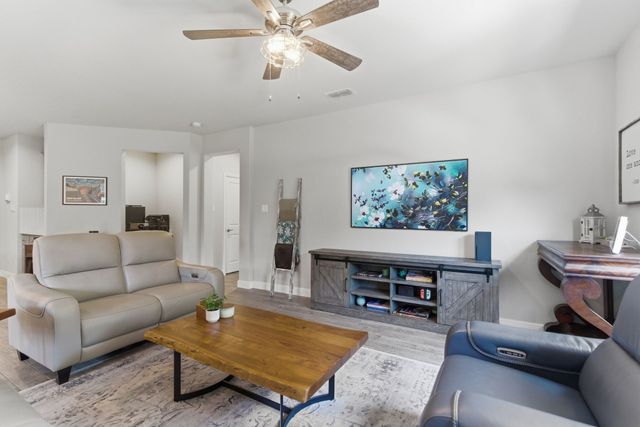 5621 Round Hill Road, Denton, TX 76210