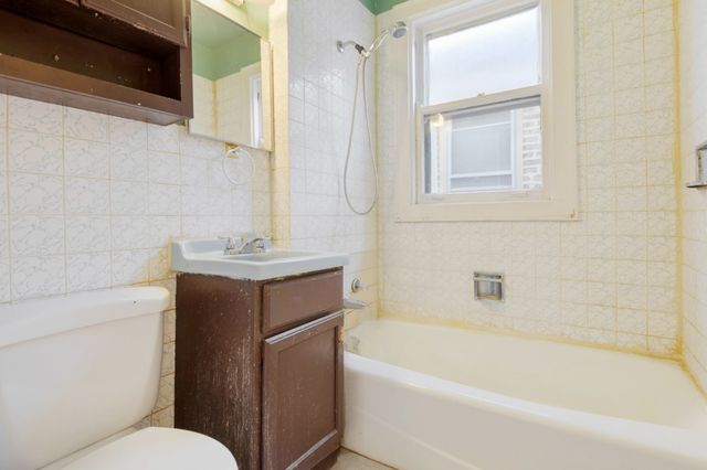 8634 S Laflin Street, Chicago, IL 60620