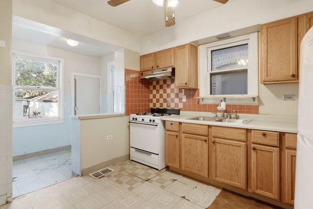 8634 S Laflin Street, Chicago, IL 60620