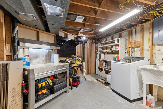 27260 NORMA Drive, Warren, MI 48093