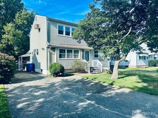 41 W Henry Place W, Iselin, NJ 08830