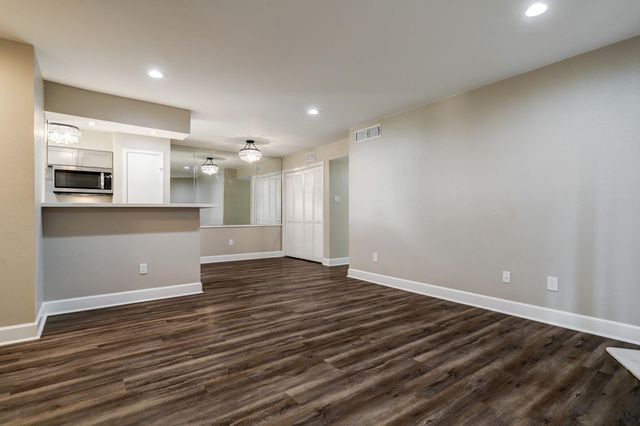 10101 S Gessner Road 701, Houston, TX 77071