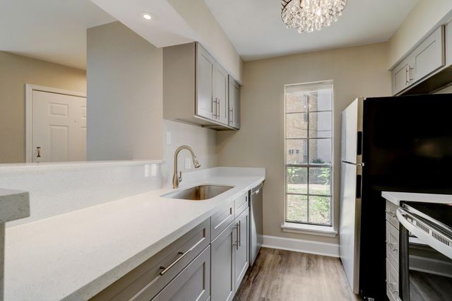 10101 S Gessner Road 701, Houston, TX 77071