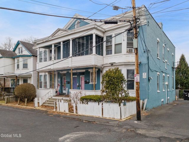 19 Idlewild Park, Watervliet, NY 12189