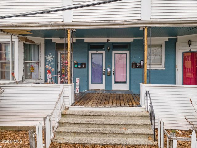 19 Idlewild Park, Watervliet, NY 12189