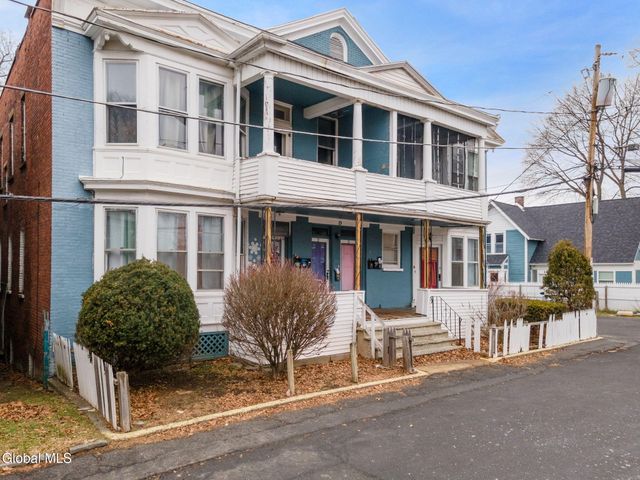 19 Idlewild Park, Watervliet, NY 12189