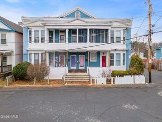 19 Idlewild Park, Watervliet, NY 12189