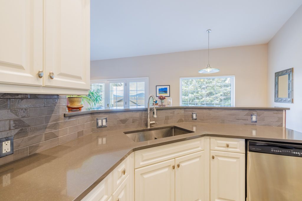 Image 16 of property listing at 2028 Flowerree Street, Helena, MT 59601