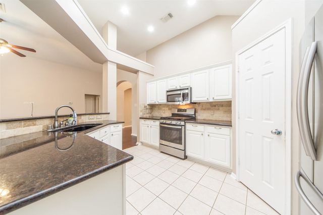 3114 Glenwood Dr, Pearland, TX 77584