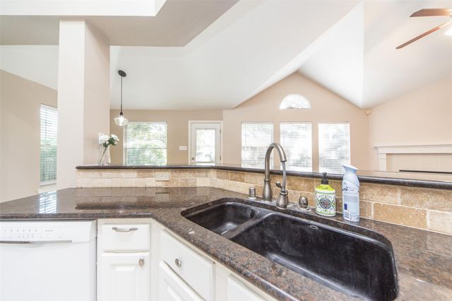 3114 Glenwood Dr, Pearland, TX 77584