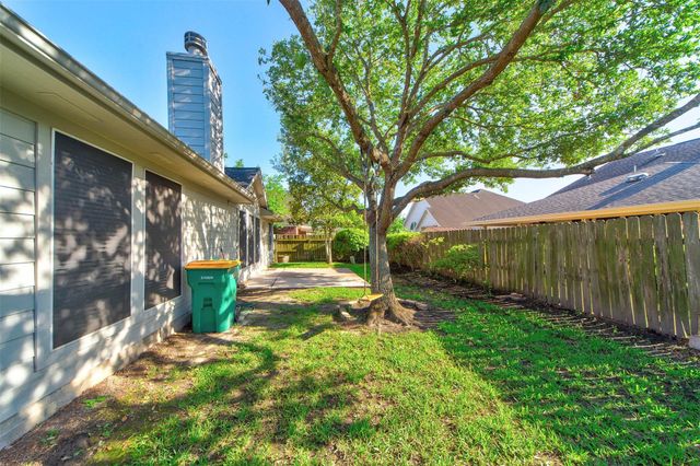 3114 Glenwood Dr, Pearland, TX 77584