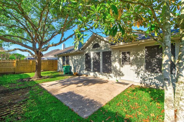 3114 Glenwood Dr, Pearland, TX 77584