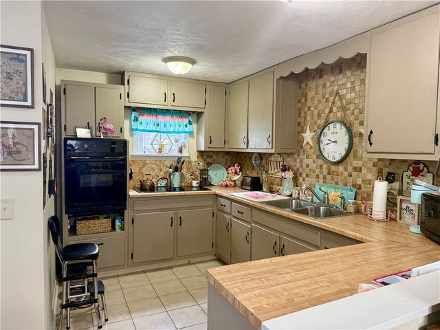 412 Brown Ave, City Of But Se, PA 16001