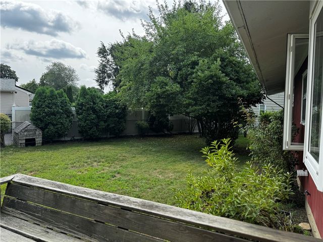 18 Leslie Road, Warwick, RI 02888