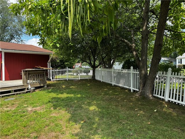 18 Leslie Road, Warwick, RI 02888