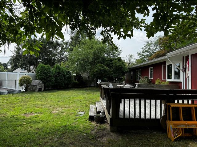 18 Leslie Road, Warwick, RI 02888