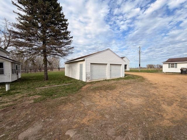 58569 Kirkwood Road, Mankato, MN 56001
