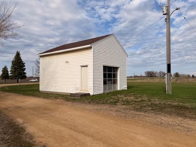 58569 Kirkwood Road, Mankato, MN 56001