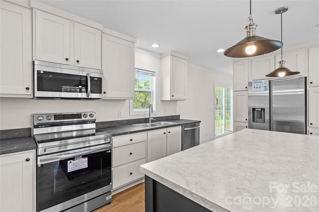 520 Eagle Mills Road, Hamptonville, NC 27020
