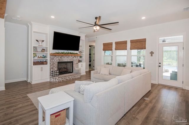 4798 Soundside Dr, Gulf Breeze, FL 32563
