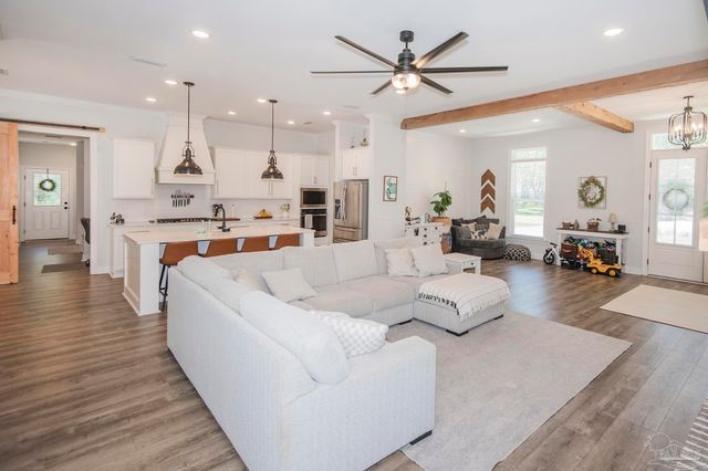 4798 Soundside Dr, Gulf Breeze, FL 32563