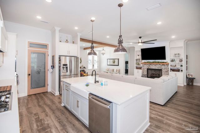 4798 Soundside Dr, Gulf Breeze, FL 32563