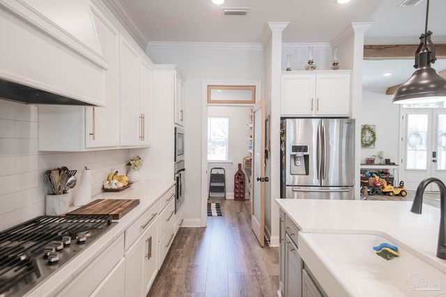 4798 Soundside Dr, Gulf Breeze, FL 32563