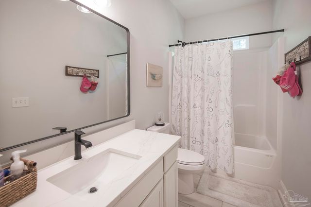 4798 Soundside Dr, Gulf Breeze, FL 32563