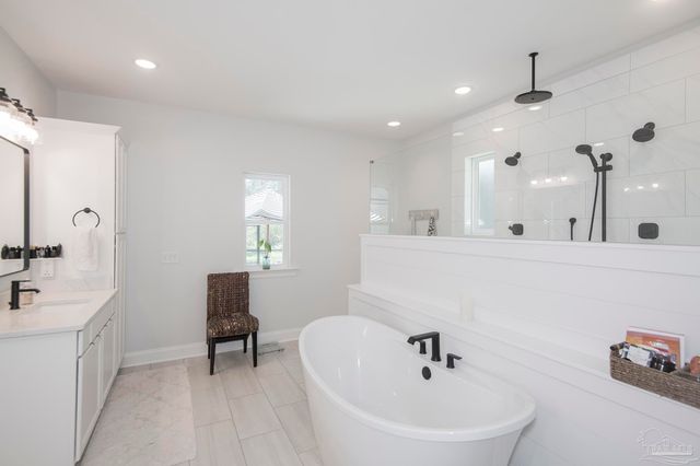 4798 Soundside Dr, Gulf Breeze, FL 32563