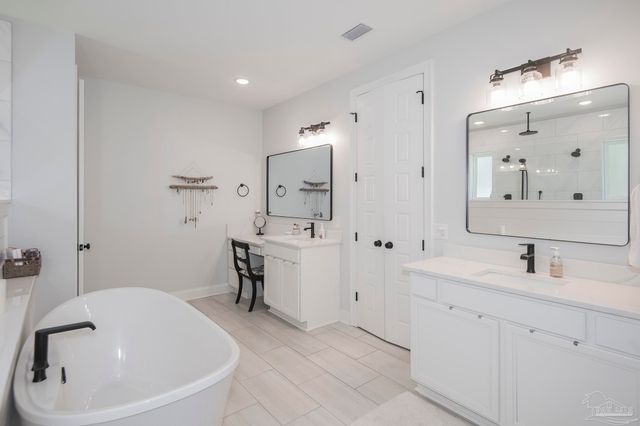 4798 Soundside Dr, Gulf Breeze, FL 32563