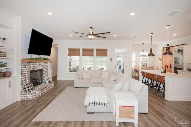 4798 Soundside Dr, Gulf Breeze, FL 32563