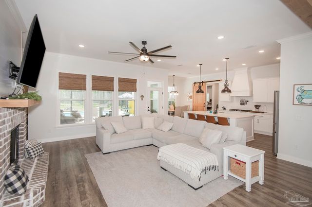 4798 Soundside Dr, Gulf Breeze, FL 32563