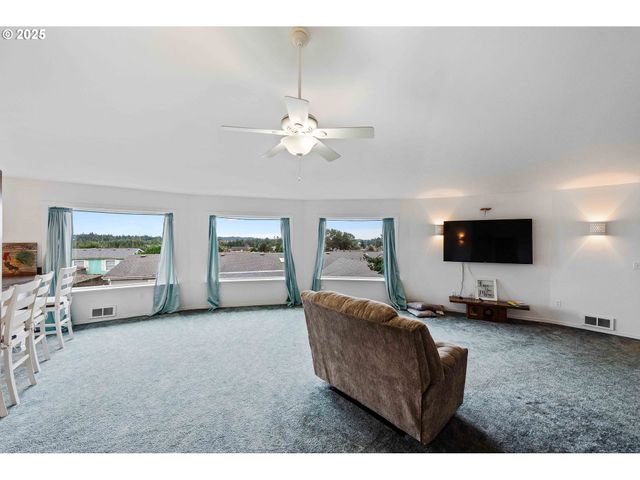 1101 BLANCO Ave, Coos Bay, OR 97420