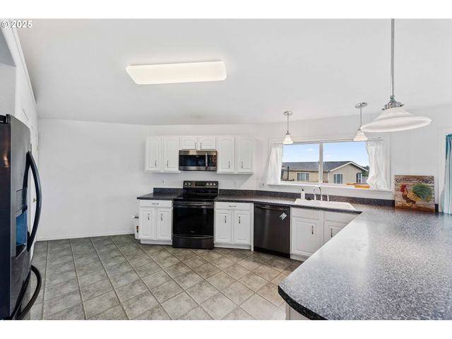 1101 BLANCO Ave, Coos Bay, OR 97420