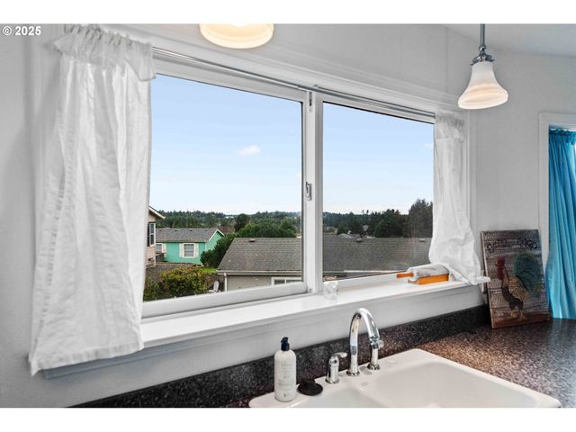 1101 BLANCO Ave, Coos Bay, OR 97420